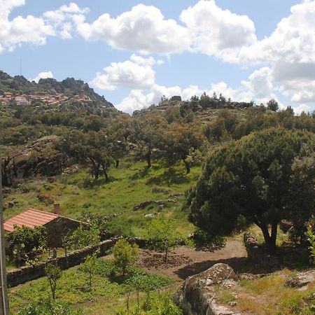 Moradia Familia Escoto Villa Monsanto Dış mekan fotoğraf